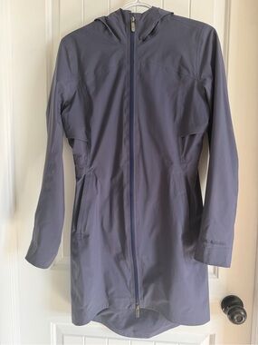 lululemon athletica Hooded Rain rebel Coat